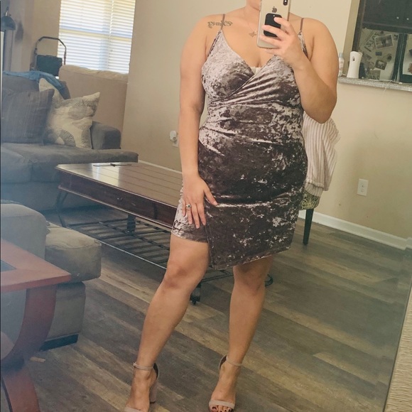 Crushed velvet dress - Picture 2 of 3